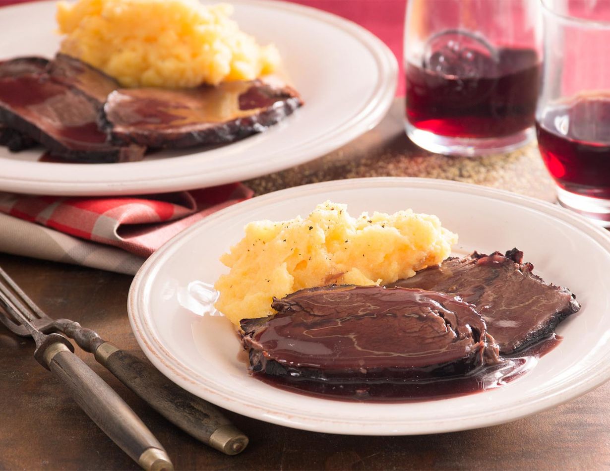 Brasato al Barolo con polenta morbida